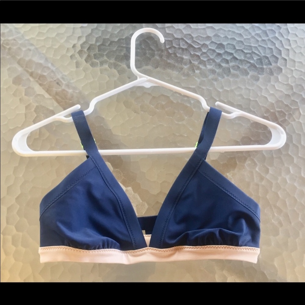 🌊Lululemon navy bikini top🌊☀️